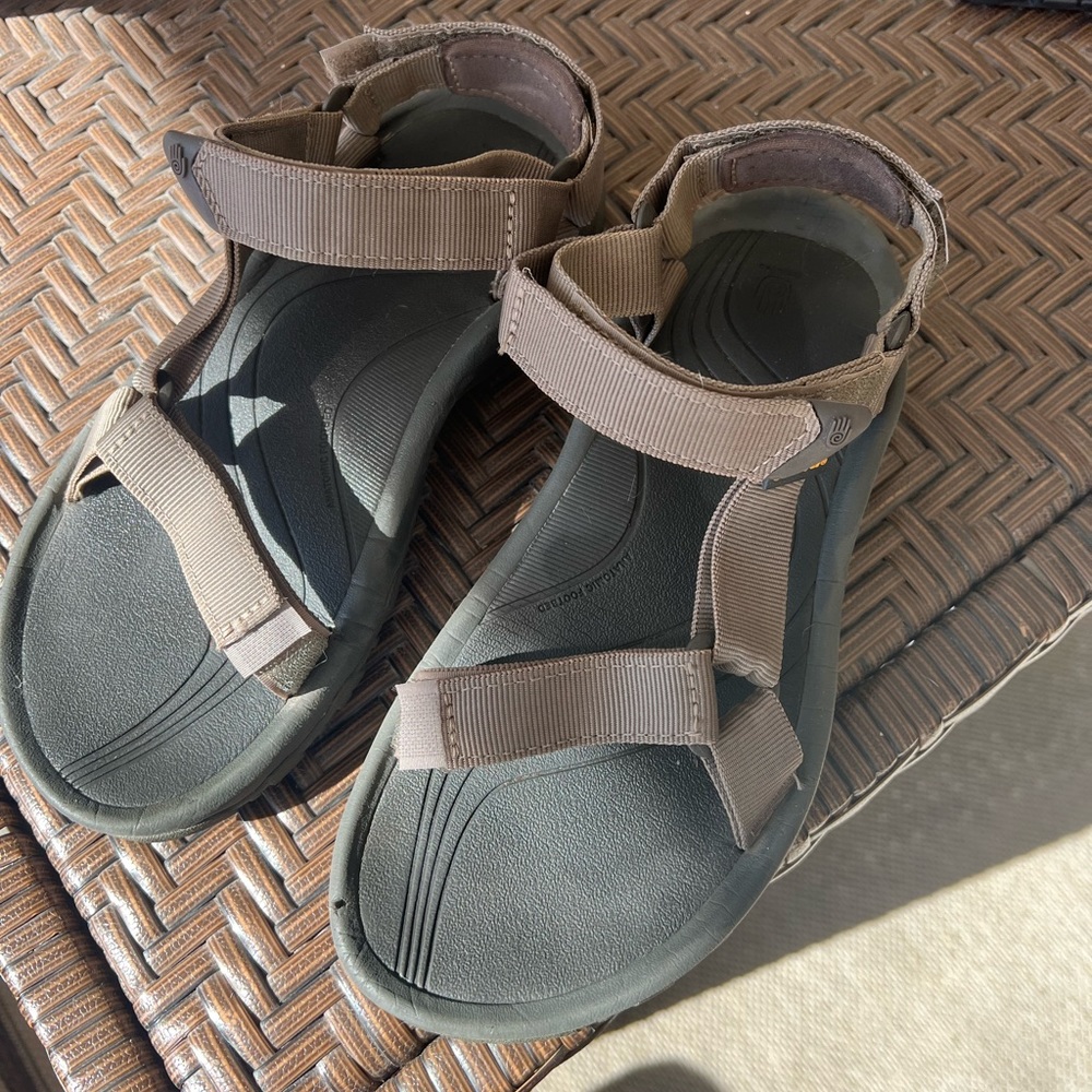 Teva Hurricane Sandals S/N 4176